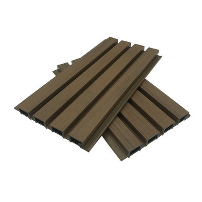 Decking al aire libre compuesto plástico de madera modificado para requisitos particulares del panel de pared estriado de WPC a prueba de polillas