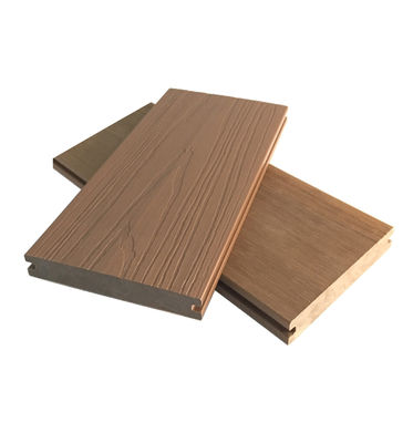 El Decking compuesto WPC de la protuberancia incombustible comercial al aire libre del Co artesona 23mmx138m m