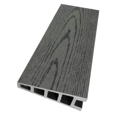 El panel de pared de madera dirigido del revestimiento del listón WPC de Eco para la decoración del patio trasero