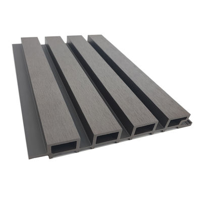 Coextrusión compuesta plástica de madera decorativa del panel de pared exterior de WPC Paneli