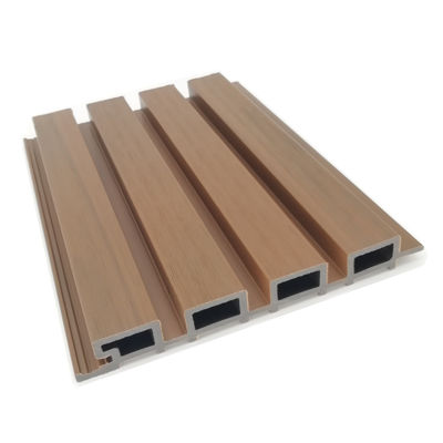 Al aire libre estriado compuesto de madera incombustible Wpc Wallpanel de la prenda impermeable B1