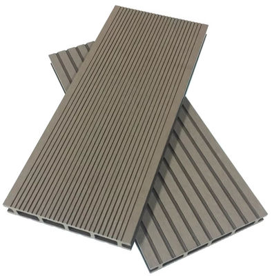 Muestra gratuita de suelos de exterior compuestos de plástico y madera hueca impermeables para exteriores WPC