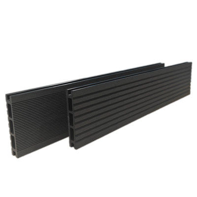 Piso de WPC impermeable a la superficie de la solución de baja duración y de bajo mantenimiento longitud lijada 5m