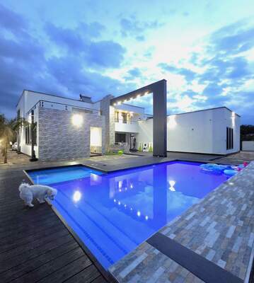 Revolucionando los pisos con tecnología avanzada de coextrusión de WPC