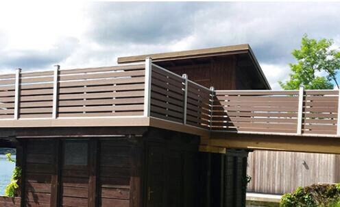 Panel de cercado de WPC resistente a la intemperie de bajo mantenimiento para patio comercial