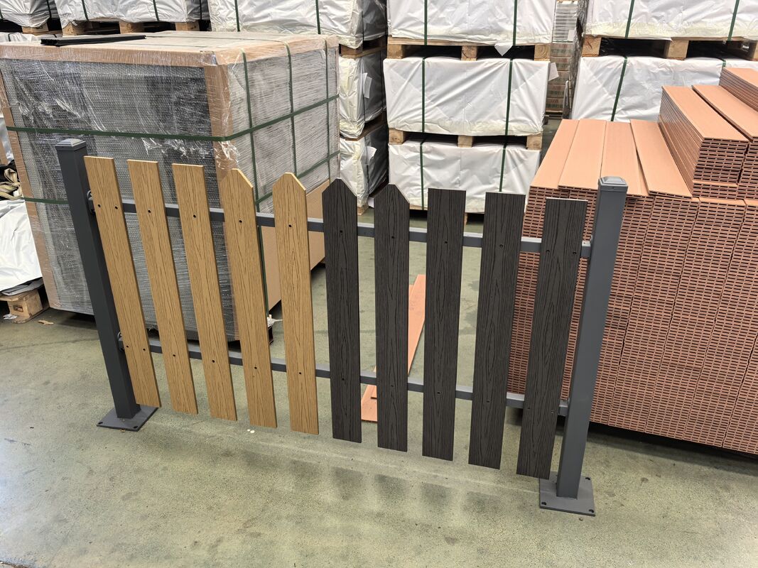 Balcón de WPC, revestimiento de extremo de piso exterior impermeable, tablero de cubierta compuesto de WPC, rodapié de extremo, cubierta de extremo de cubierta de WPC
