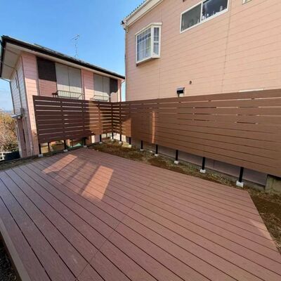 Precio de fábrica Decking de WPC de material compuesto de madera y plástico de coextrusión de doble color de nueva generación