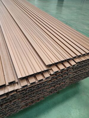 Revestimiento de pared exterior de WPC de 26 mm para uso en jardín